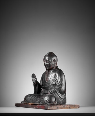 Lot 92 - A LACQUERED WOOD FIGURE OF A SEATED BUDDHIST MONK