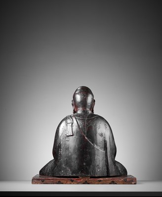 Lot 174 - A LACQUERED WOOD FIGURE OF A SEATED BUDDHIST MONK