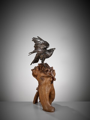 Lot 19 - GYOKKO: A FINE BRONZE OKIMONO OF AN EAGLE ON A ROOTWOOD STAND
