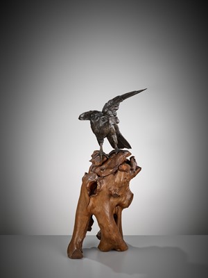 Lot 19 - GYOKKO: A FINE BRONZE OKIMONO OF AN EAGLE ON A ROOTWOOD STAND