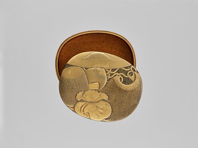 Lot 105 - A GOLD LACQUER KOGO (INCENSE CONTAINER) WITH LUCKY OBJECTS (TAKARAMONO)