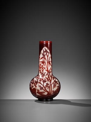 Lot 426 - A RED OVERLAY ‘PHOENIX’ GLASS BOTTLE VASE, QING DYNASTY