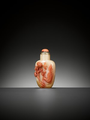 Lot 608 - A CARNELIAN AGATE ‘PHEASANT AND PEONY’ SNUFF BOTTLE, OFFICIAL SCHOOL, 1750-1850