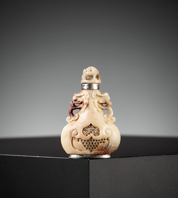 Lot 274 - A RETICULATED SOAPSTONE SNUFF BOTTLE, 18TH-19TH CENTURY