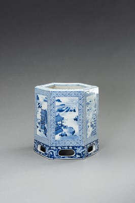 Lot 785 - A LARGE BLUE AND WHITE PORCELAIN JARDINIÈRE, QING DYNASTY