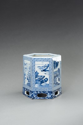 Lot 785 - A LARGE BLUE AND WHITE PORCELAIN JARDINIÈRE, QING DYNASTY