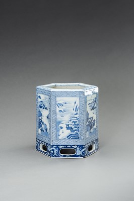 Lot 785 - A LARGE BLUE AND WHITE PORCELAIN JARDINIÈRE, QING DYNASTY