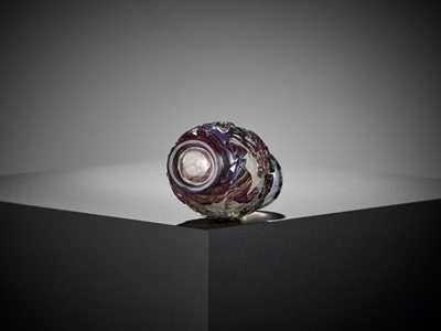 Lot 76 - A ‘BANDED AGATE’ OVERLAY GLASS VASE, 18TH CENTURY