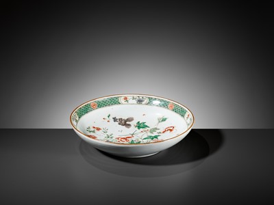 Lot 191 - A FAMILLE VERTE ‘FLOWERS AND BUTTERFLY’ DISH, KANGXI PERIOD