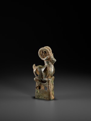 Lot 477 - AN ‘IBEX’ BRONZE FINIAL, SOUTHERN SIBERIA, 6TH – 5TH CENTURY BC