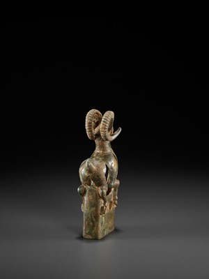 Lot 477 - AN ‘IBEX’ BRONZE FINIAL, SOUTHERN SIBERIA, 6TH – 5TH CENTURY BC
