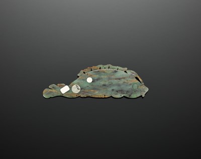Lot 435 - A GREEN AND BROWN JADE FISH-FORM PENDANT, SHANG TO WESTERN ZHOU DYNASTY