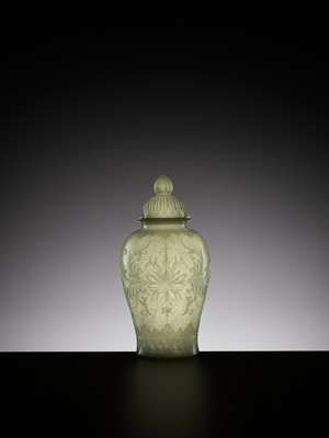 Lot 109 - A MUGHAL-STYLE CELADON JADE VASE AND COVER, QING DYNASTY