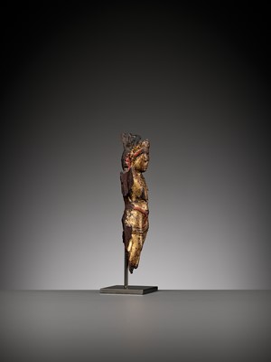 Lot 123 - A GILT-LACQUERED HARDWOOD FIGURE OF A BODHISATTVA, 16TH-17TH CENTURY