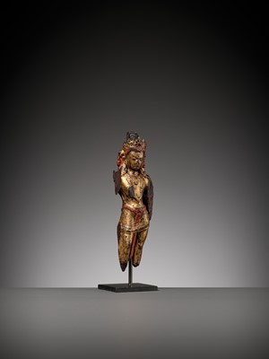 Lot 123 - A GILT-LACQUERED HARDWOOD FIGURE OF A BODHISATTVA, 16TH-17TH CENTURY