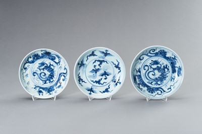 Lot 801 - THREE SMALL ‘DRAGON AND PHOENIX’ PORCELAIN DISHES