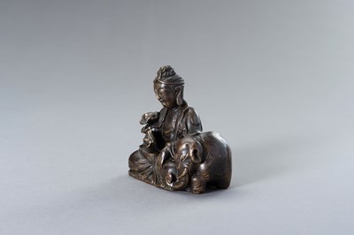Lot 36 - A BRONZE FIGURE OF GUANYIN WITH ELEPHANT