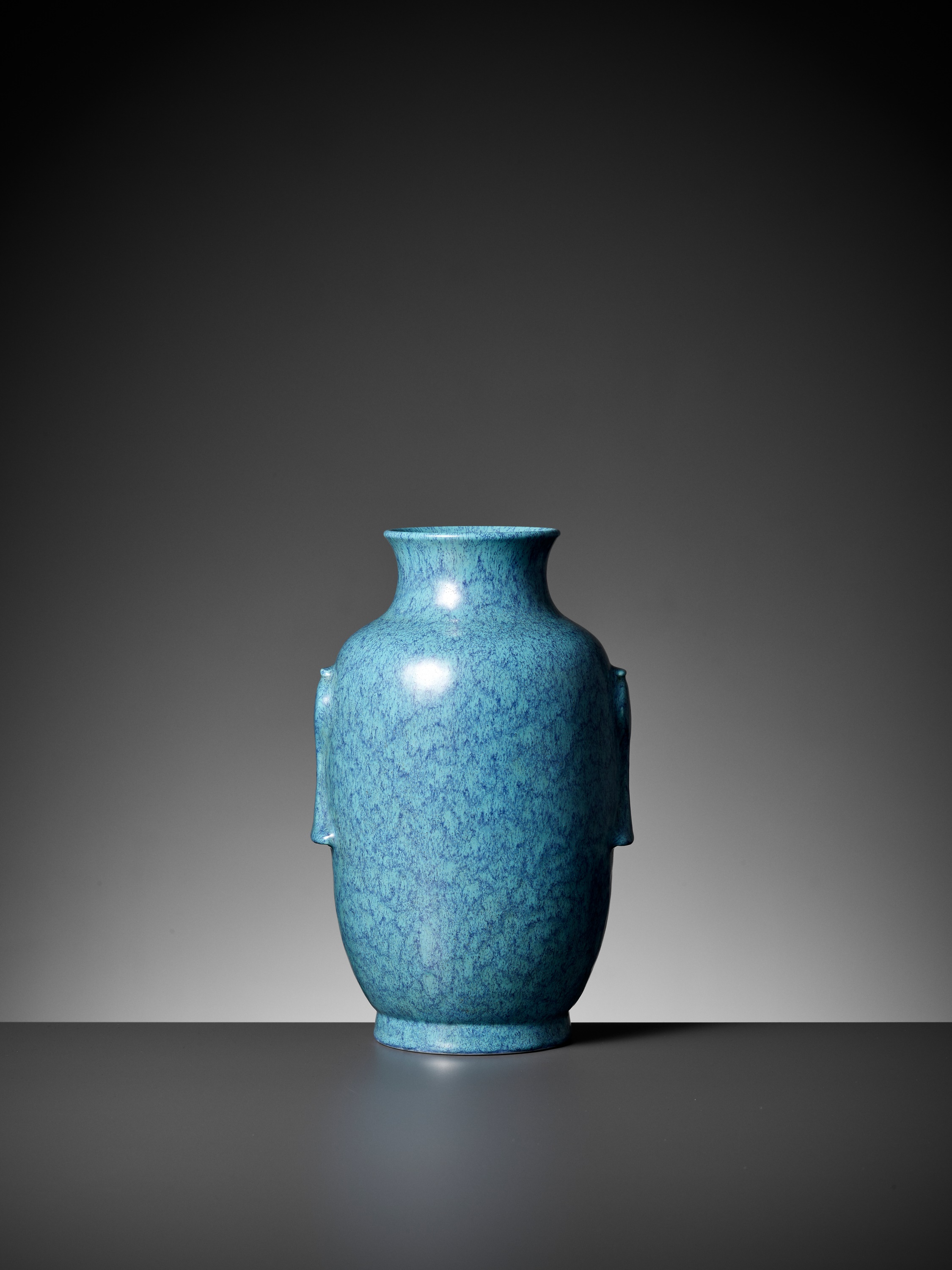 中国 鈞釉 瓶 送料込み1030 Lot 511 - A ROBIN'S EGG GLAZED 'LANTERN' VASE, ZUN,