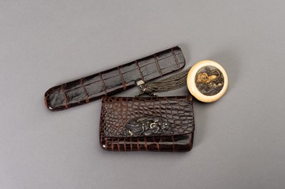 Lot 610 - A LEATHER TABAKO-IRE (TOBACCO POUCH) AND ENSEMBLE WITH SILVER-FITTED KAGAMIBUTA NETSUKE DEPICTING A TIGER AND YOUNG
