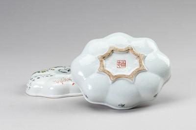 Lot 922 - A OCTOFOIL PORCELAIN LIDDED BOX, LIU YUCEN