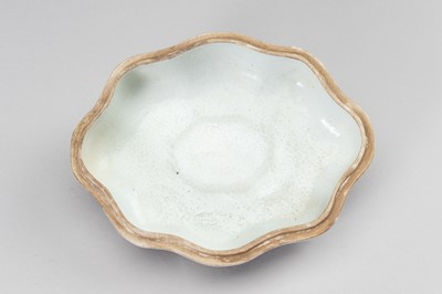 Lot 922 - A OCTOFOIL PORCELAIN LIDDED BOX, LIU YUCEN