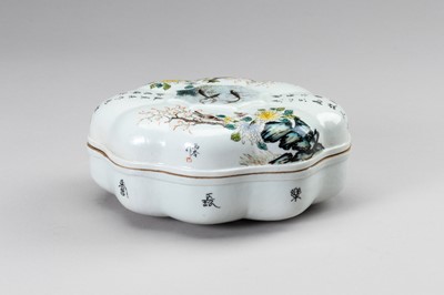 Lot 922 - A OCTOFOIL PORCELAIN LIDDED BOX, LIU YUCEN