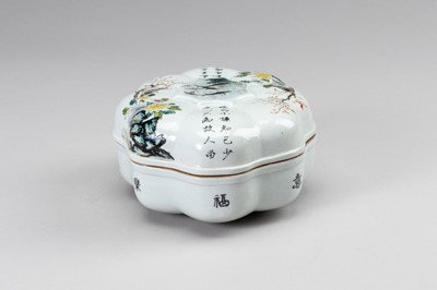Lot 922 - A OCTOFOIL PORCELAIN LIDDED BOX, LIU YUCEN