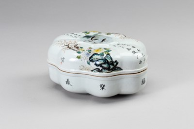 Lot 922 - A OCTOFOIL PORCELAIN LIDDED BOX, LIU YUCEN