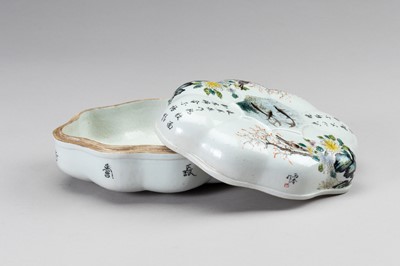Lot 922 - A OCTOFOIL PORCELAIN LIDDED BOX, LIU YUCEN