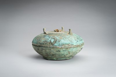 Lot 223 - A HAN STYLE BRONZE VESSEL AND COVER