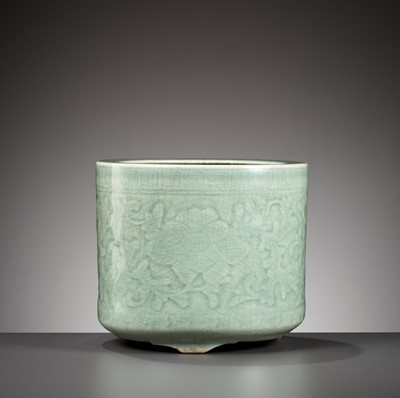 Lot 410 - A CELADON GLAZED BRUSHPOT, BITONG, FIRST HALF OF THE QING DYNASTY