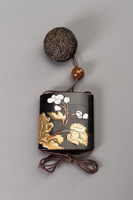 Lot 615 - A GOLD AND BLACK LACQUER THREE-CASE INRO