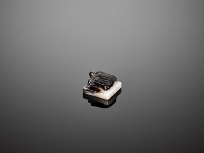 Lot 87 - A MINUSCULE WHITE AND BLACK JADE ‘TURTLE’ SEAL, MING DYNASTY