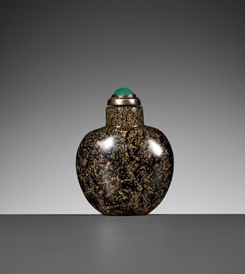 Lot 144 - A GOLD-FLECKED BLACK GLASS SNUFF BOTTLE, 1700-1770