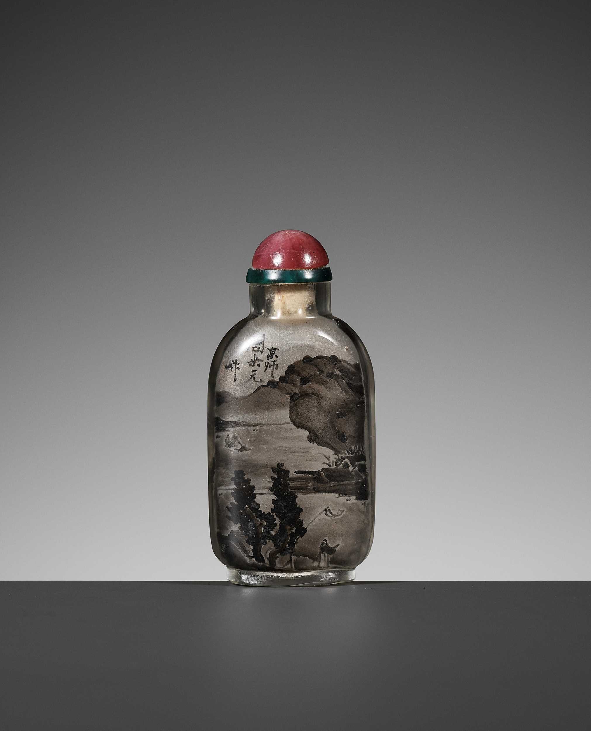 Lot 148 - A MINIATURE INTERIOR-PAINTED GLASS SNUFF BOTTLE, BY YAN YUTIAN