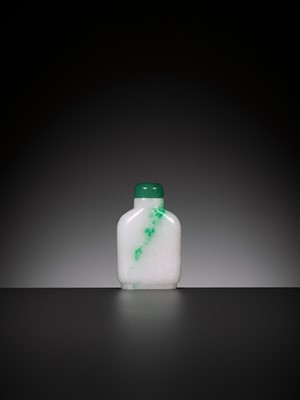 Lot 119 - AN EMERALD-GREEN AND WHITE ‘PINES IN THE SNOW’ JADEITE SNUFF BOTTLE, 1770-1850