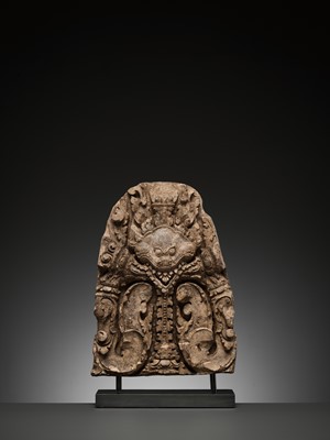 Lot 1170 - A SANDSTONE LINTEL CENTERPIECE DEPICTING A KALA, BANTEAY SREI STYLE, ANGKOR PERIOD