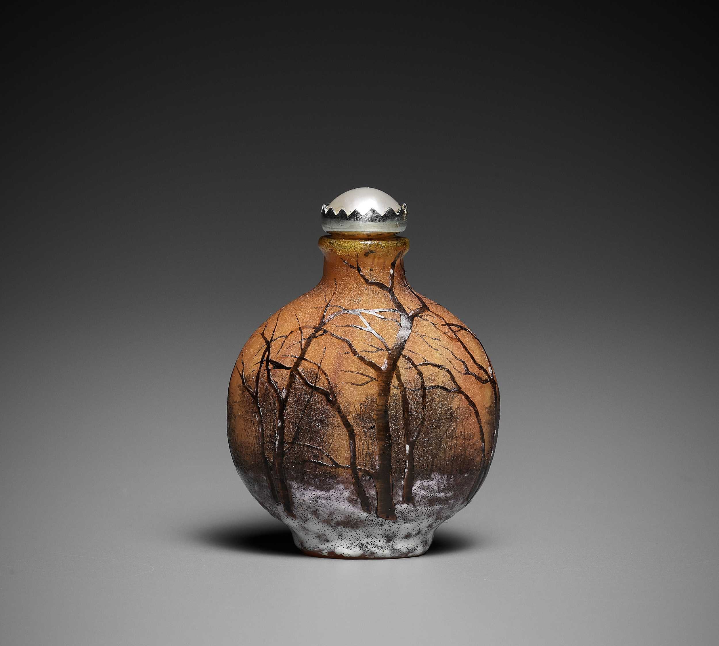 Lot 639 - AN ETCHED AND ENAMELED GLASS ‘WINTER LANDSCAPE’ SNUFF BOTTLE, BY DAUM NANCY, EARLY 20TH CENTURY