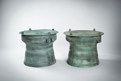 Lot 565 - A FINE PAIR OF ANTIQUE BRONZE RAIN DRUMS, KHA