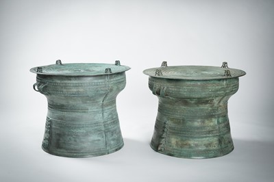 Lot 565 - A FINE PAIR OF ANTIQUE BRONZE RAIN DRUMS, KHA