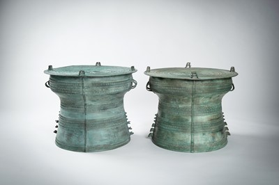Lot 565 - A FINE PAIR OF ANTIQUE BRONZE RAIN DRUMS, KHA