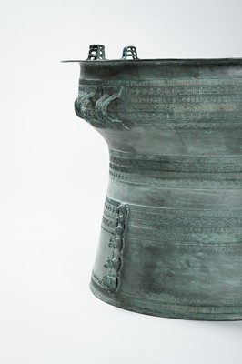 Lot 565 - A FINE PAIR OF ANTIQUE BRONZE RAIN DRUMS, KHA