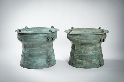 Lot 565 - A FINE PAIR OF ANTIQUE BRONZE RAIN DRUMS, KHA