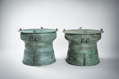 Lot 565 - A FINE PAIR OF ANTIQUE BRONZE RAIN DRUMS, KHA