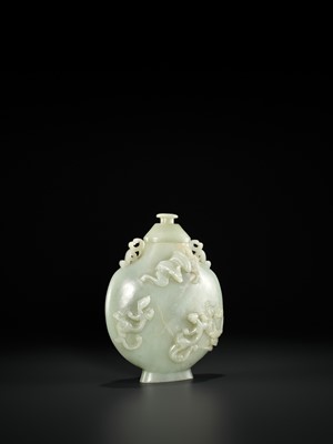 Lot 456 - A CELADON JADE ‘CHILONG’ MOONFLASK AND COVER, BIANHU, 18TH CENTURY