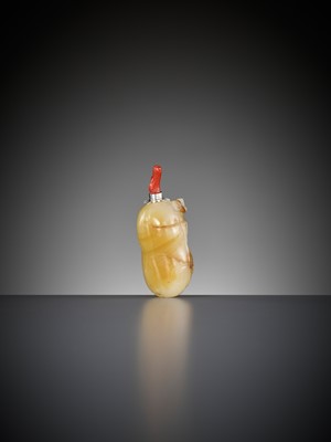Lot 221 - AN AGATE ‘DOUBLE GOURD’ SNUFF BOTTLE, 18TH - 19TH CENTURY