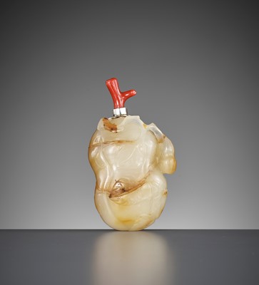 Lot 221 - AN AGATE ‘DOUBLE GOURD’ SNUFF BOTTLE, 18TH - 19TH CENTURY