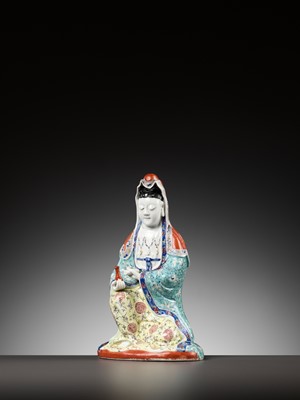 Lot 466 - A FAMILLE ROSE FIGURE OF GUANYIN, QING DYNASTY