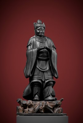 A LARGE AND RARE WOOD STATUE OF A GUARDIAN