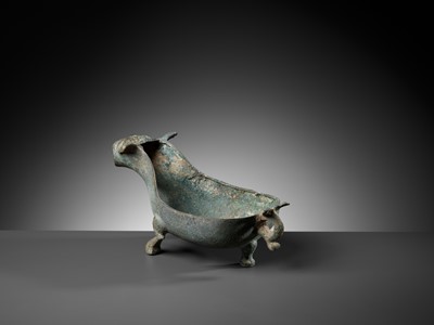 Lot 356 - A RARE BRONZE ‘ROARING BULL’ POURING VESSEL, YI, SPRING AND AUTUMN PERIOD